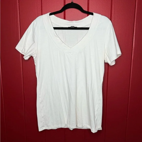 Ambiance White V-Neck Short Sleeve T-Shirt Women’s 2X - Picture 2 of 4